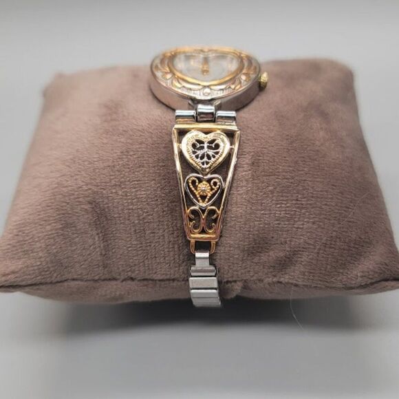Vintage Fada Bezel Heart Shaped Watch **NEEDS BATTERY** - Picture 3 of 6